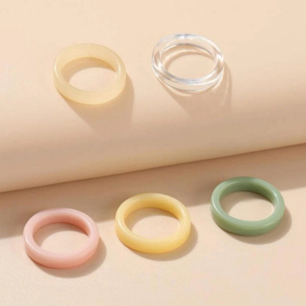 5 Piece Acrylic Ring Set!